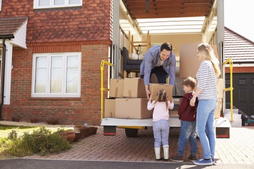 A local moving van ready for a Collierswood house move