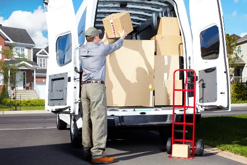Screen-reader friendly content layout for a local man and van service